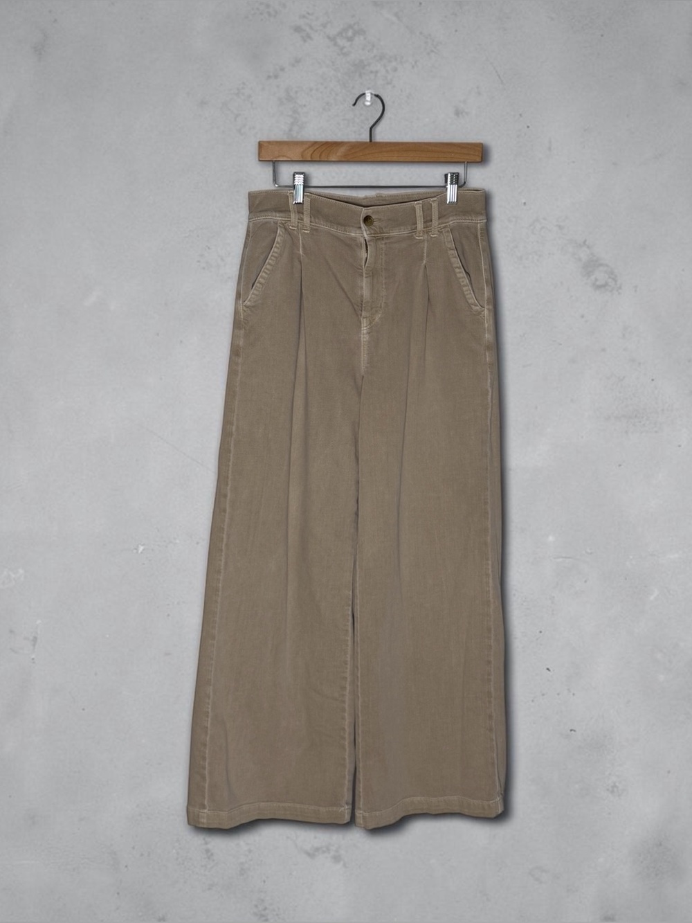 American Eagle Super High Rise Wide Leg Pleated pants, Khaki/Beige, Women's Sz 8